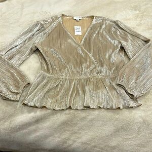 Perfect shimmering Gold party top for holiday season! Size Medium.